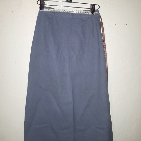 Vintage virgin wool skirt with kickpleat - Picture 1 of 11